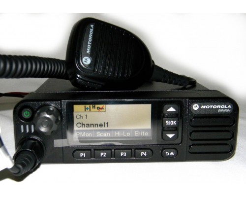 Motorola DM4601e мобільна радіостанція VHF (136-174 МГц) з ліцензією AES256 (45 Вт)